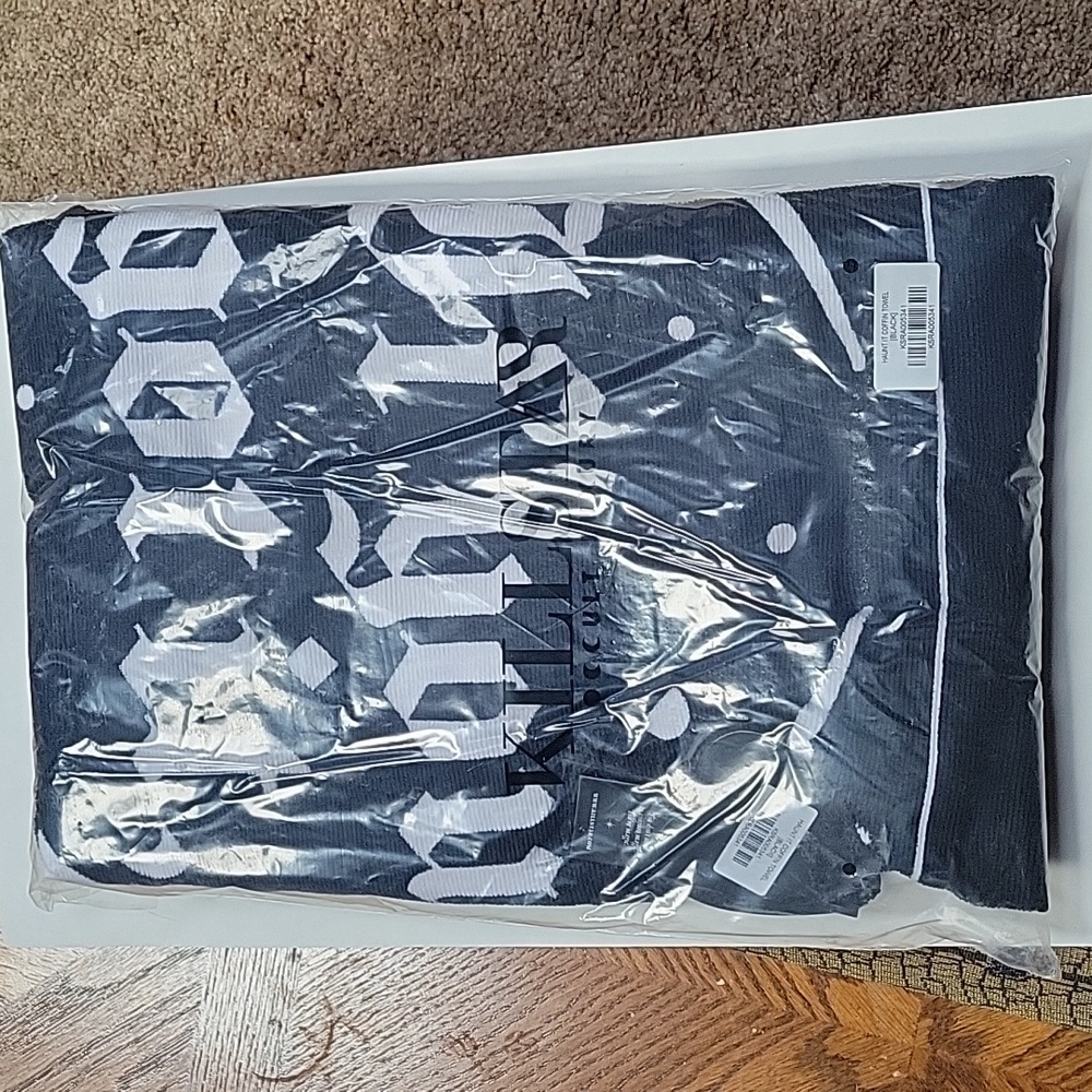 Killstar HAUNT IT COFFIN TOWEL - Picture 3 of 8